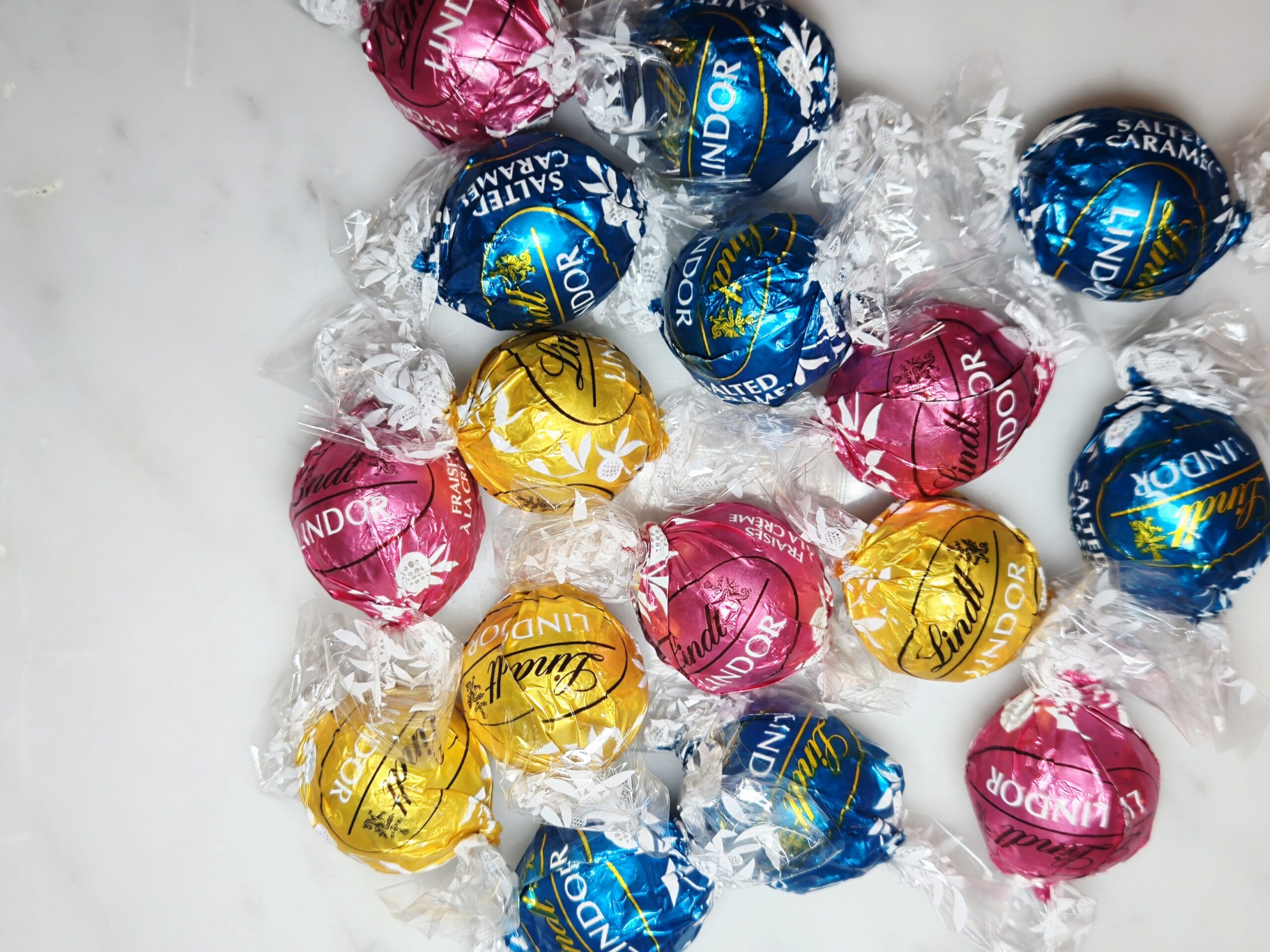 「Lindt-リンツ-」口いっぱいにほおばると大粒の幸せが広がる！10年来のご褒美スイーツ💖我ながら痩せる気がしない。。。